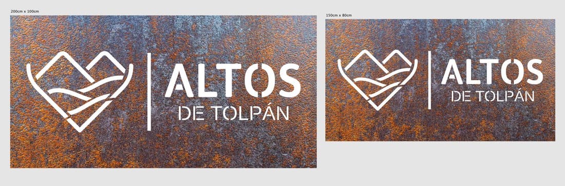 Dos aplicaciones del logotipo Altos de Tolpán sobre una textura color óxido