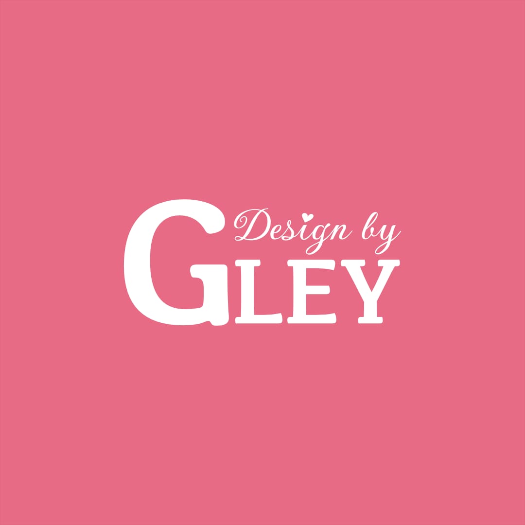 Logotipo tipográfico blanco de Design by Gley sobre un fondo rosado coral